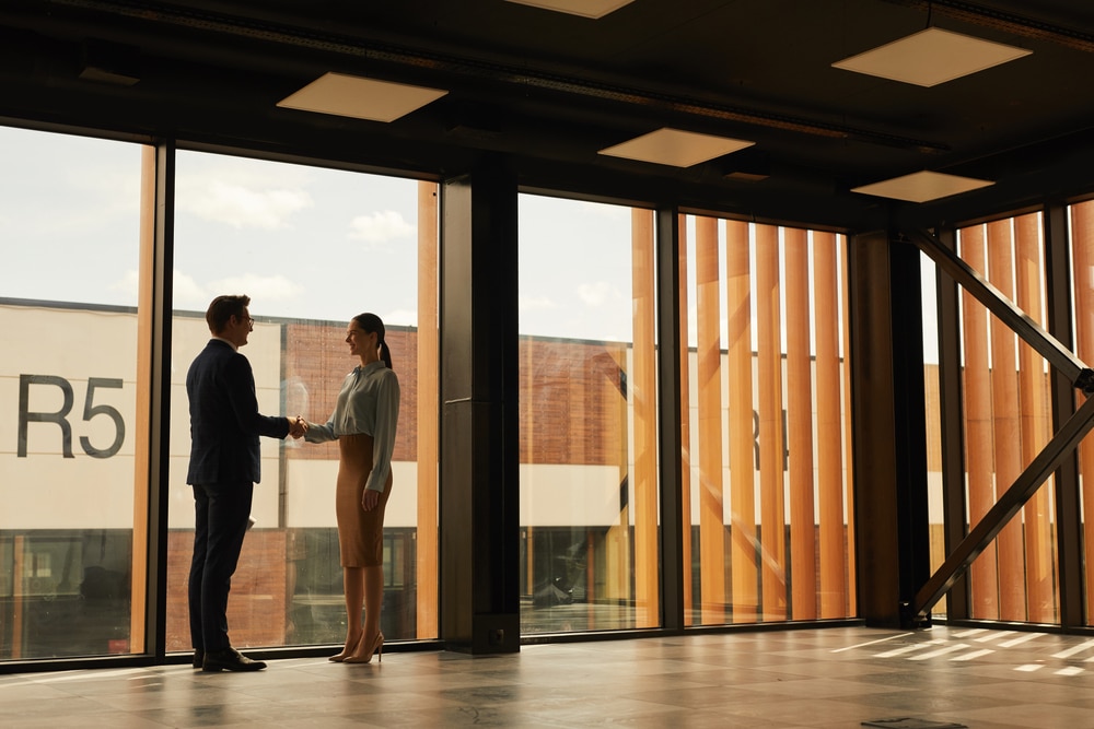 Wide,Angle,View,Of,Real,Estate,Agent,Shaking,Hands,With